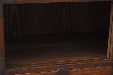 アンティーク家具　鉄脚付き!味のある古い木製の箪笥ローボード(衣装箪笥)