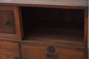 アンティーク家具　鉄脚付き!味のある古い木製の箪笥ローボード(衣装箪笥)