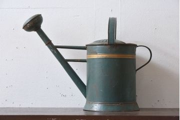 アンティーク雑貨　ヨーロッパビンテージ　シャビーなじょうろ(ジョウロ)