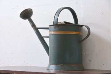 アンティーク雑貨　ヨーロッパビンテージ　シャビーなじょうろ(ジョウロ)