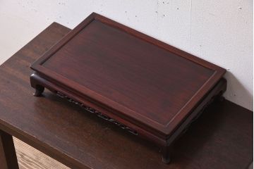 アンティーク雑貨　唐木製　透かし彫り入りの上品な花台(飾り台)