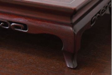 アンティーク雑貨　唐木製　透かし彫り入りの上品な花台(飾り台)