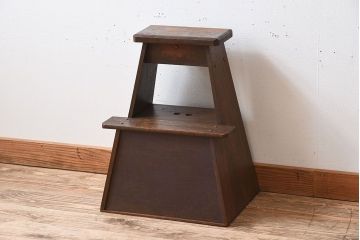 アンティーク雑貨　収納・フタ付き　昭和レトロなアンティーク踏み台