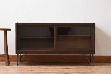 アンティーク家具　総桐材製　クリアガラス引き戸　古い木の鉄脚ローボード(桐箪笥、桐たんす)