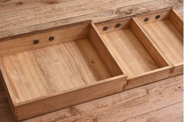 アンティーク家具　総桐材製　クリアガラス引き戸　古い木の鉄脚ローボード(桐箪笥、桐たんす)