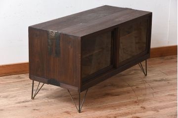 アンティーク家具　総桐材製　クリアガラス引き戸　古い木の鉄脚ローボード(桐箪笥、桐たんす)