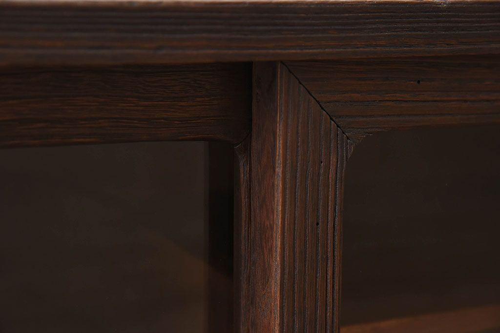 アンティーク家具　総桐材製　クリアガラス引き戸　古い木の鉄脚ローボード(桐箪笥、桐たんす)