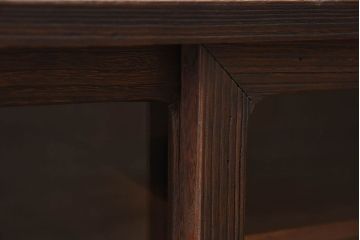 アンティーク家具　総桐材製　クリアガラス引き戸　古い木の鉄脚ローボード(桐箪笥、桐たんす)