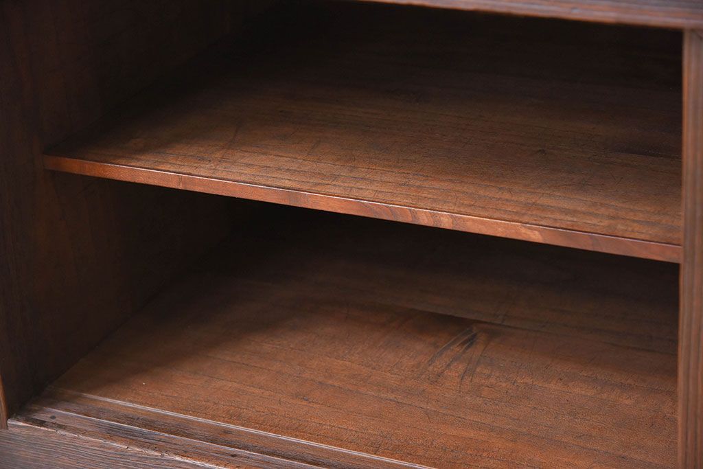 アンティーク家具　総桐材製　クリアガラス引き戸　古い木の鉄脚ローボード(桐箪笥、桐たんす)