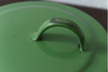 アンティーク雑貨　ヨーロッパビンテージ　ホーロー(琺瑯)　レトロな両手鍋(2)