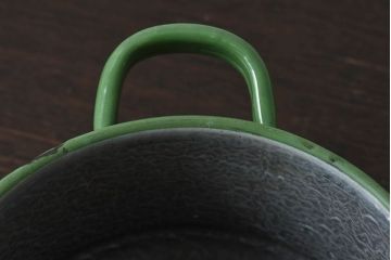 アンティーク雑貨　ヨーロッパビンテージ　ホーロー(琺瑯)　レトロな両手鍋(2)