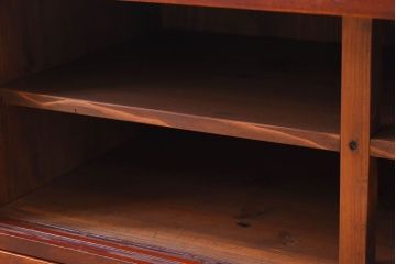 レトロ家具　昭和レトロ　前面欅材　漆塗り　結霜ガラス引き戸の鉄脚ローボード