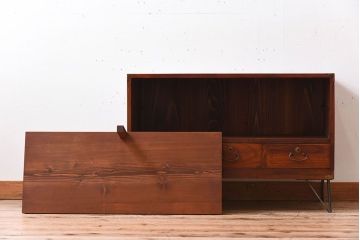 レトロ家具　昭和レトロ　前面欅材　漆塗り　結霜ガラス引き戸の鉄脚ローボード