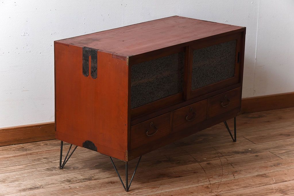 レトロ家具　昭和レトロ　前面欅材　漆塗り　結霜ガラス引き戸の鉄脚ローボード