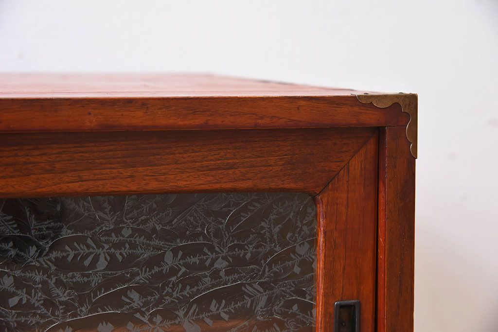 レトロ家具　昭和レトロ　前面欅材　漆塗り　結霜ガラス引き戸の鉄脚ローボード