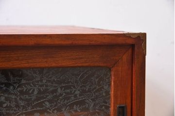 レトロ家具　昭和レトロ　前面欅材　漆塗り　結霜ガラス引き戸の鉄脚ローボード