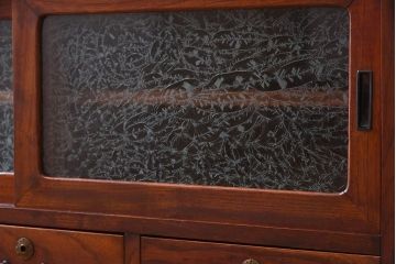 レトロ家具　昭和レトロ　前面欅材　漆塗り　結霜ガラス引き戸の鉄脚ローボード