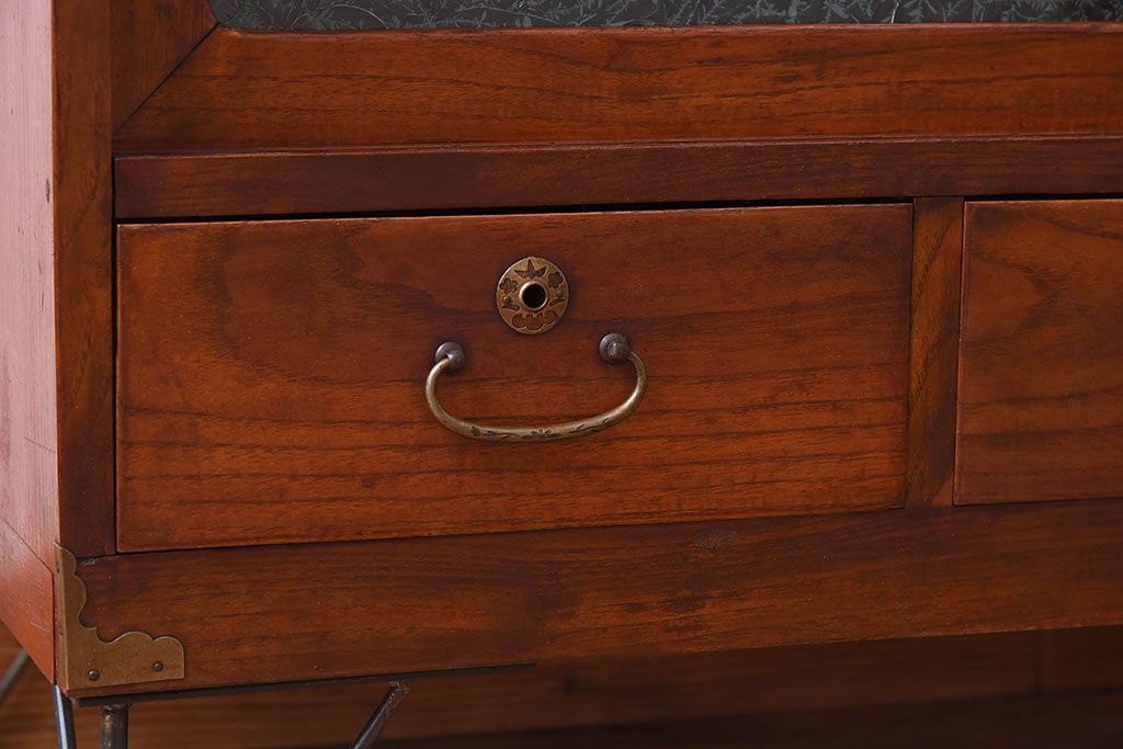 レトロ家具　昭和レトロ　前面欅材　漆塗り　結霜ガラス引き戸の鉄脚ローボード