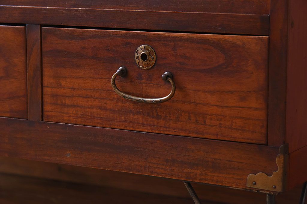 レトロ家具　昭和レトロ　前面欅材　漆塗り　結霜ガラス引き戸の鉄脚ローボード