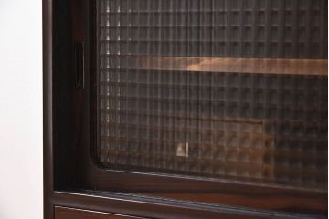 アンティーク家具　和製アンティーク　前面黒檀材　チェッカーガラス引き戸の鉄脚付きローボード