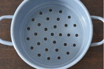 アンティーク雑貨　ヨーロッパビンテージ　ホーロー(琺瑯)　鍋型コランダー(ザル・水切り)