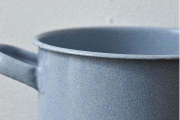 アンティーク雑貨　ヨーロッパビンテージ　ホーロー(琺瑯)　鍋型コランダー(ザル・水切り)