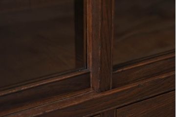 アンティーク家具　大正ロマン　当時物ガラスの引き戸　前面栗材の小ぶりな収納棚