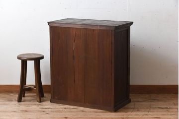 アンティーク家具　大正ロマン　当時物ガラスの引き戸　前面栗材の小ぶりな収納棚