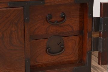 アンティーク家具　古民具・骨董　杢目が美しい前面欅材の仙台箪笥サイドボード