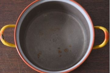 アンティーク雑貨　ヨーロッパビンテージ　ホーロー(琺瑯)　レトロな両手鍋(3)
