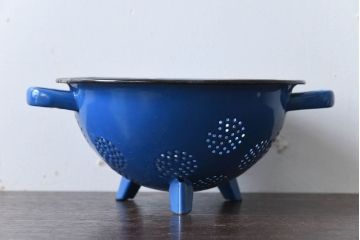 アンティーク雑貨　ヨーロッパビンテージ　ホーロー(琺瑯)　脚付きコランダー(ザル・水切り)