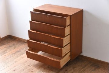 北欧家具　ビンテージ　シンプルでおしゃれな脚付きチェスト