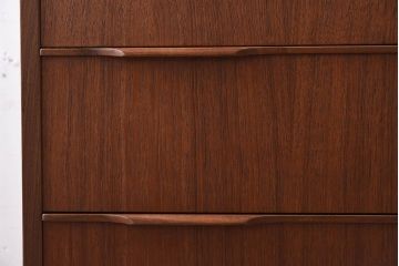 北欧家具　ビンテージ　シンプルでおしゃれな脚付きチェスト