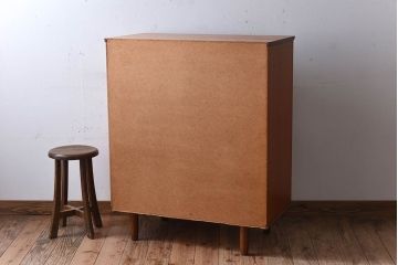 北欧家具　ビンテージ　シンプルでおしゃれな脚付きチェスト