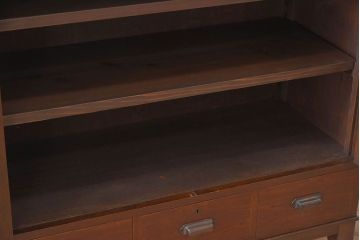 アンティーク家具　ラフジュ工房オリジナルステンドグラス　ナラ材製　脚付き　ステンドグラス扉のアンティークキャビネット