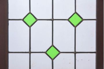 アンティーク家具　ラフジュ工房オリジナルステンドグラス　ナラ材製　脚付き　ステンドグラス扉のアンティークキャビネット