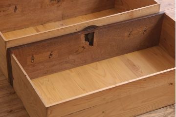 アンティーク家具　古民具・骨董　桜丸金具　前面栗材の米沢箪笥(衣装箪笥)(台輪付き)