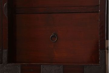 アンティーク家具　古民具・骨董　桜丸金具　前面栗材の米沢箪笥(衣装箪笥)(台輪付き)