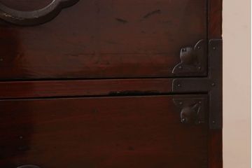 アンティーク家具　古民具・骨董　桜丸金具　前面栗材の米沢箪笥(衣装箪笥)(台輪付き)