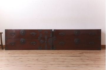 アンティーク家具　古民具・骨董　桜丸金具　前面栗材の米沢箪笥(衣装箪笥)(台輪付き)