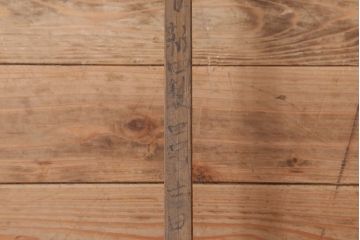 アンティーク家具　古民具・骨董　桜丸金具　前面栗材の米沢箪笥(衣装箪笥)(台輪付き)