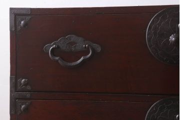 アンティーク家具　古民具・骨董　桜丸金具　前面栗材の米沢箪笥(衣装箪笥)(台輪付き)
