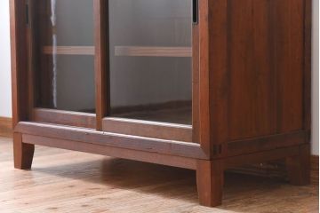 アンティーク家具　クリアガラス引き戸　前面檜材製　古い木のアンティーク収納棚