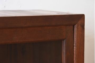 アンティーク家具　クリアガラス引き戸　前面檜材製　古い木のアンティーク収納棚