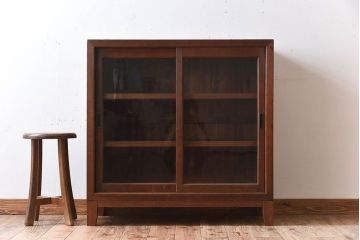 アンティーク家具　クリアガラス引き戸　前面檜材製　古い木のアンティーク収納棚