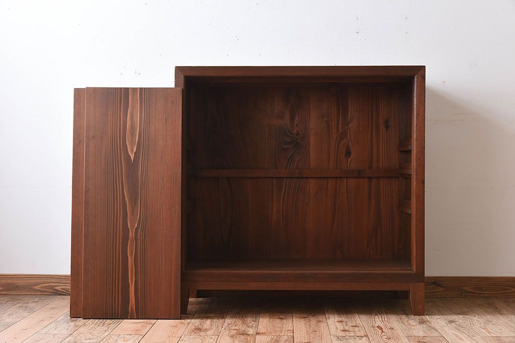 アンティーク家具　クリアガラス引き戸　前面檜材製　古い木のアンティーク収納棚