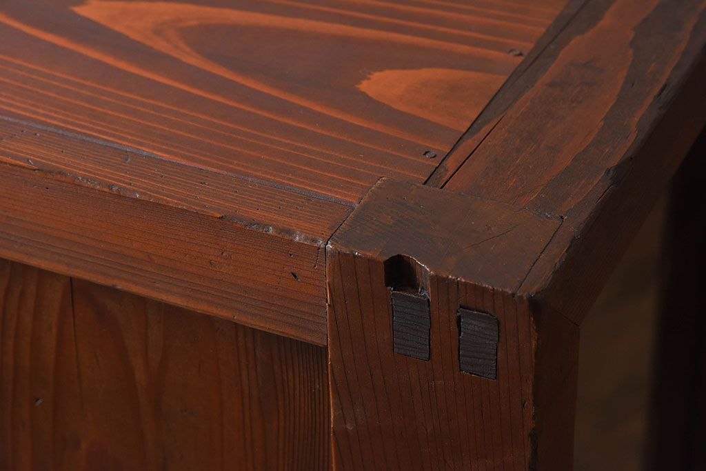 アンティーク家具　クリアガラス引き戸　前面檜材製　古い木のアンティーク収納棚