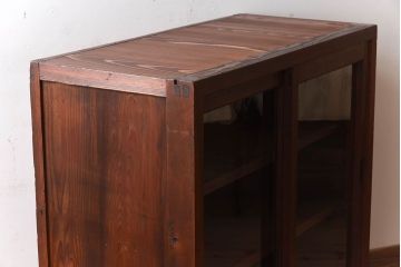 アンティーク家具　クリアガラス引き戸　前面檜材製　古い木のアンティーク収納棚