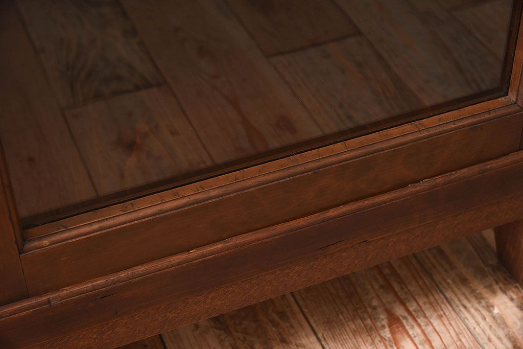 アンティーク家具　クリアガラス引き戸　前面檜材製　古い木のアンティーク収納棚