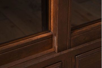 アンティーク家具　大正ロマン　引き戸　栓材の小ぶりな本箱